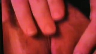 Finger ficken ihre eigene sexy Muschi