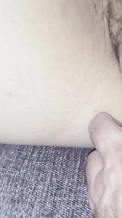 Momen tak terlupakan dari "Pemanasan untuk fisting pakai jari di memek berbuluku. Hamemade amatir Swedia.