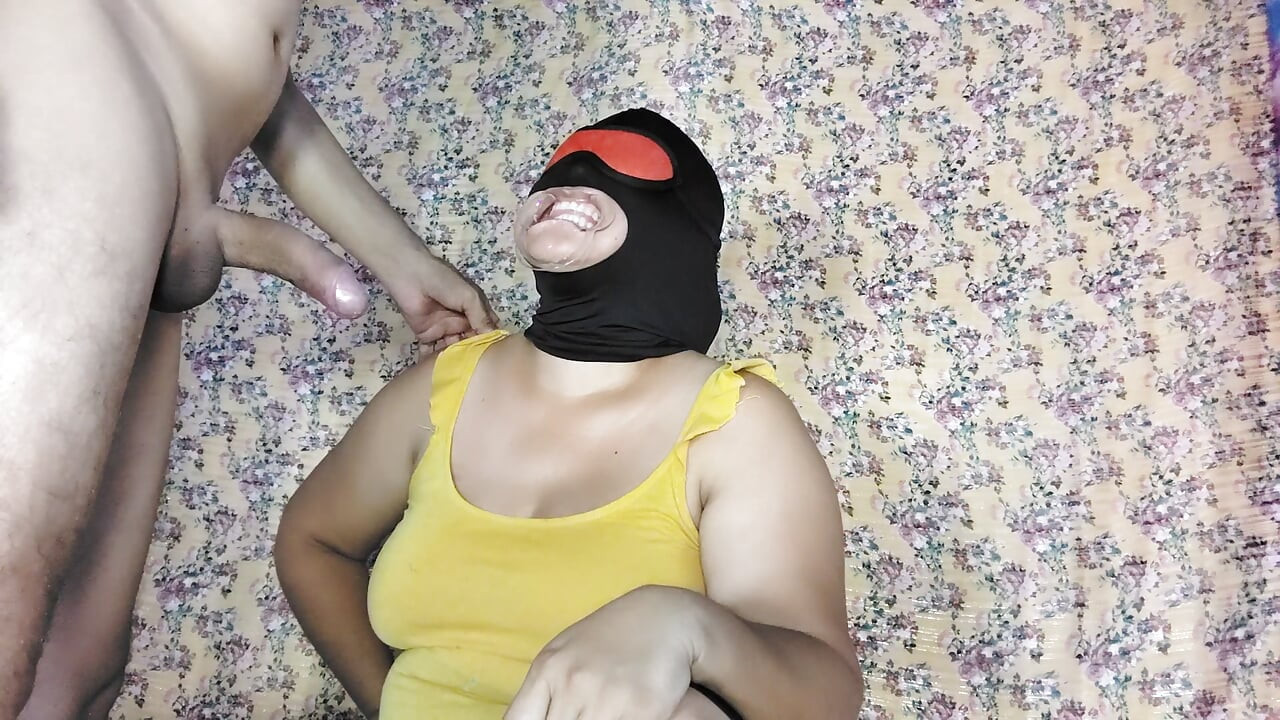 Belo boquete, ela chupa minhas bolas