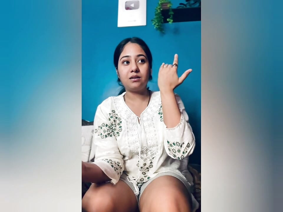 Desi Hot Bhabhi ji przyłapała swojego dewara na masturbacji w domu, a potem razem uprawiali seks, hindi sex video z brudnym gadaniem