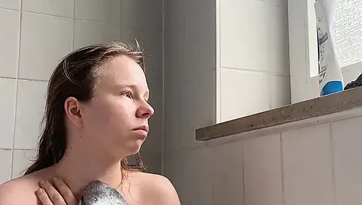 Teen Mit Perfektem Körper Duscht