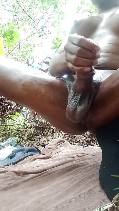 Masturbasi di hutan umum