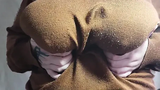 It's so Cold but I Want to Show You My Saggy Boobs