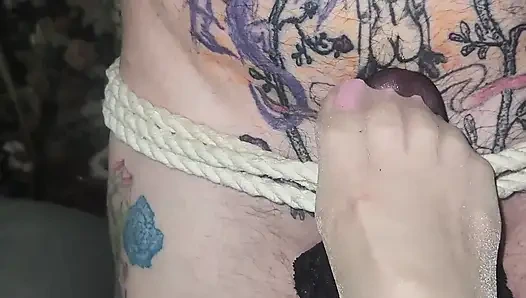 Goode - gadis seksi dengan stoking nilon dan ballbusting