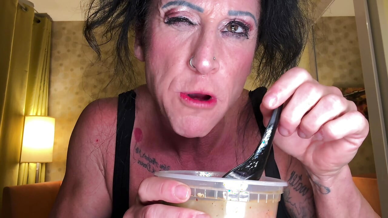 Gulp Thanksgiving: Goddess Kandy Feasts & Swallow You Down Her Throat