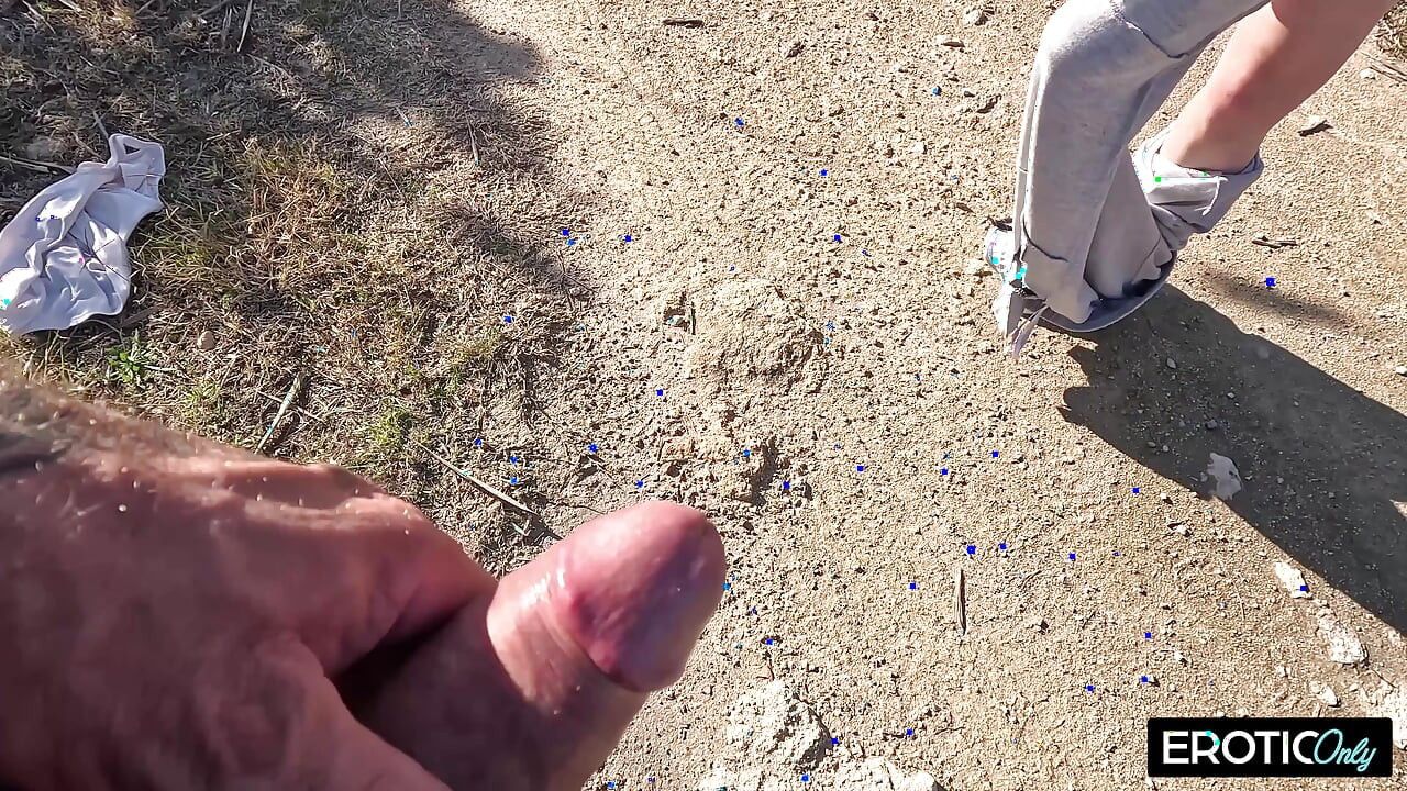 Une salope allemande coquine a un rendez-vous avec un inconnu en vacances !