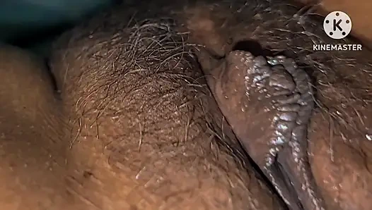 BIBIR MEMEK BERAIR DAN BERBULU BHABHI MENGISAP DAN MENJILATI