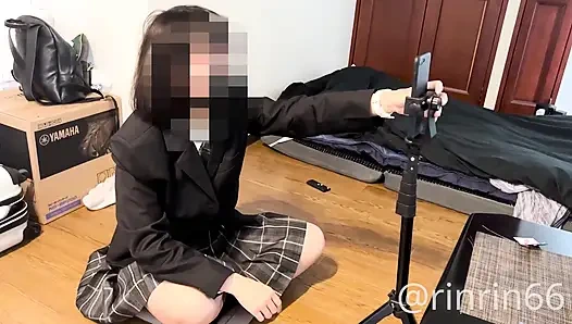 18 yaşındaki hukuk öğrencisi kız öğrenci okul tuvaletinde mastürbasyon yaparken yakalandı. Düşük açı, afrodizyak, çamaşır odasında domalarak ayakta durma.