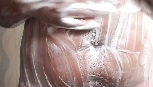 Cewek sange ini lagi asik muasin memeknya di kamar mandi sampai orgasme bergiliran!