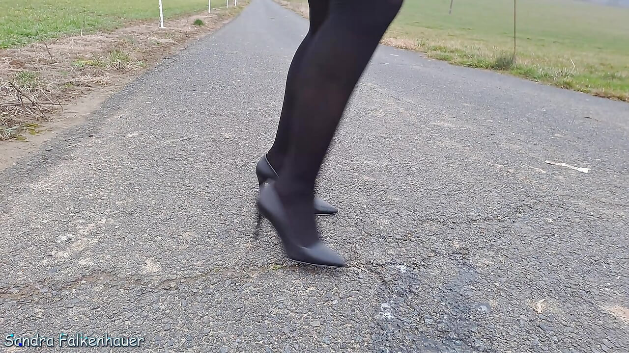 Không có quần lót với quần tất đen