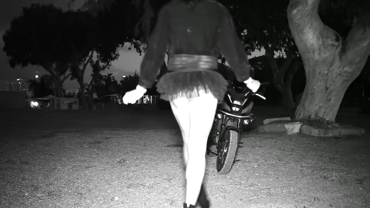 Crossdresser Outdoor