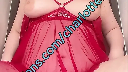 Yeni şeffaf kırmızı iç çamaşırımla boşalıyorum
