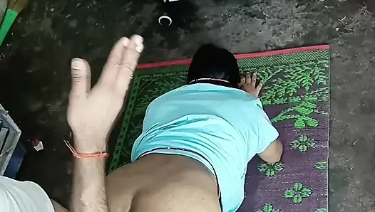 Große jüngere lutscht schwanz im doggystyle