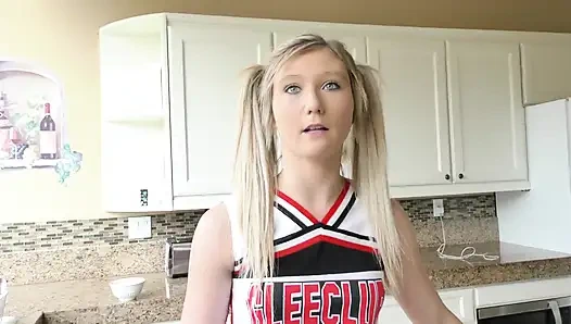 April Aniston trinkt sperma aus seinem schwanz, als ob es ein Springbrunnen ist!