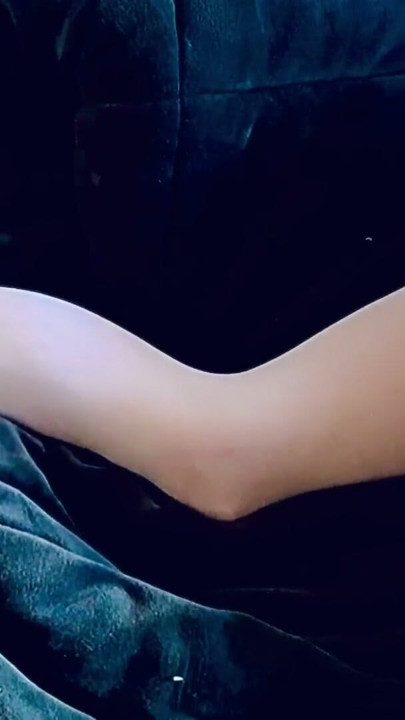The world's best, pillow with thin legs Even a masturbator with high vaginal pressure can satisfy the other person with such a portio | Clip 2