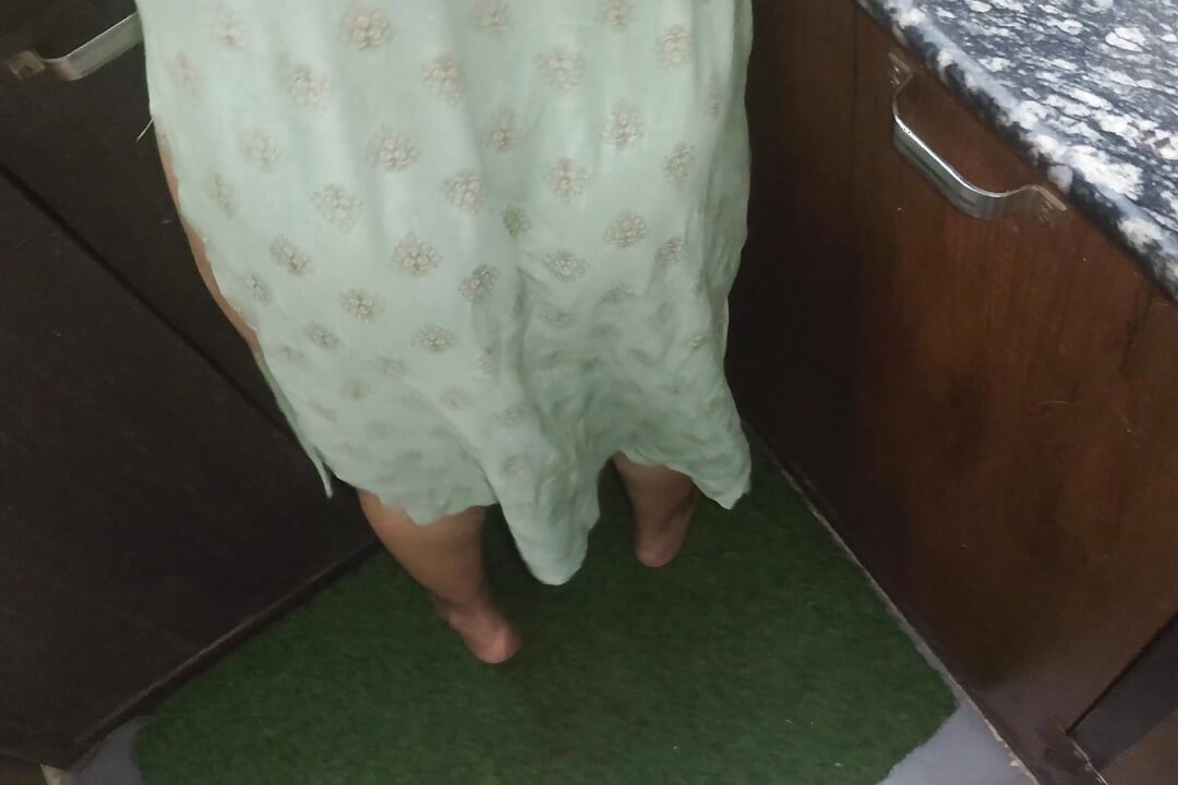 Bhabhi ke sath kitchen me sex kiya