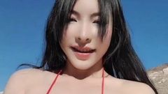 Китайская девушка в бикини и сосках
