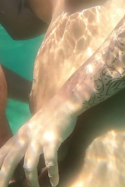Kinky Couple - Curvy Big Ass Sardinia Beach