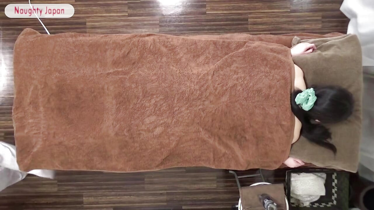 無碼邂逅。一個成熟的妻子邁出了她從未想過要探索的世界的第一步。- 1