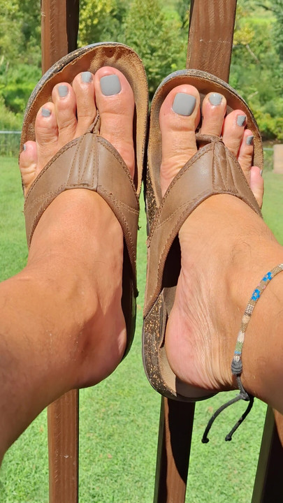 Would you worship my feet and lick my sweet toes