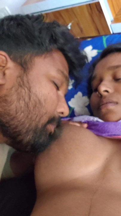 Devar Apni έγκυος Bhabhi Ka βυζιά Suking Kar Raha αυτός - Desi ζεστό νεαρό Bhabhi όμορφη θηλή Suking. | Κλιπ 2