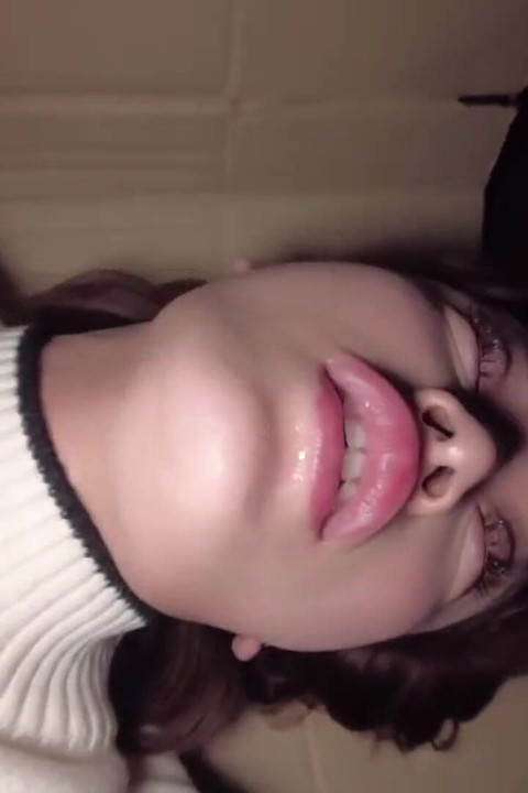 열린 하늘 아래에서 깊은 따뜻함을 즐기는 복종하는 마누라와 함께하는 우아한 걸프의 밤 1/3