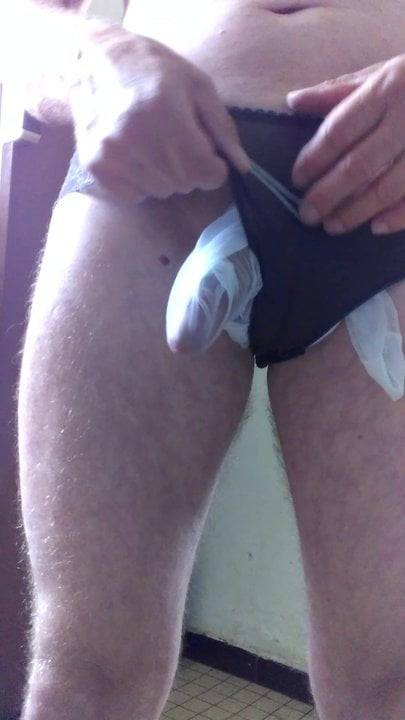 Masturbation avec un bagne culotte