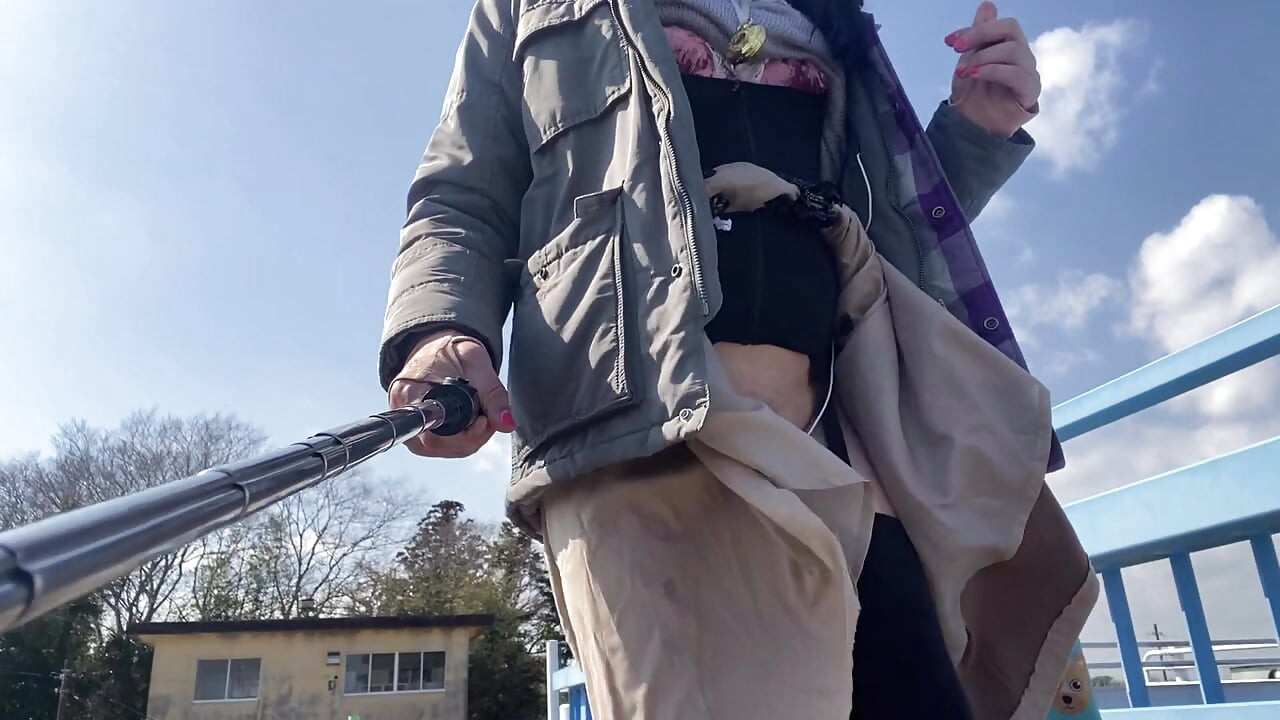 No123 Lunchtime tuck exposure walk part 2