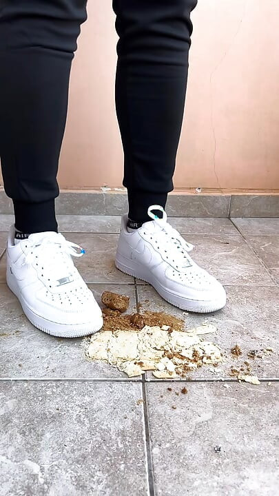 Hot Teenboy crushes Snacks in Nike Air Force 1