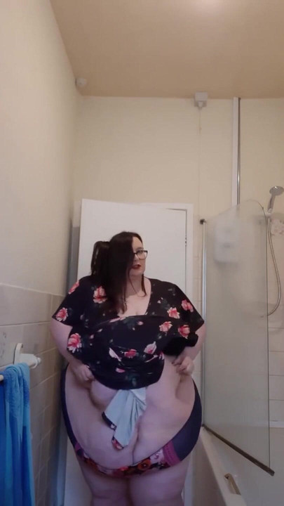 SSBBW Teases Before Shower