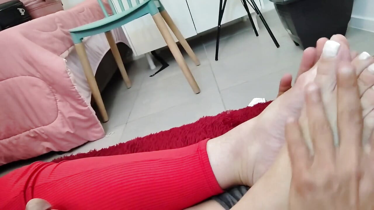 Brincadeira Com Lindos Pezinhos Da Tiffany Montavani