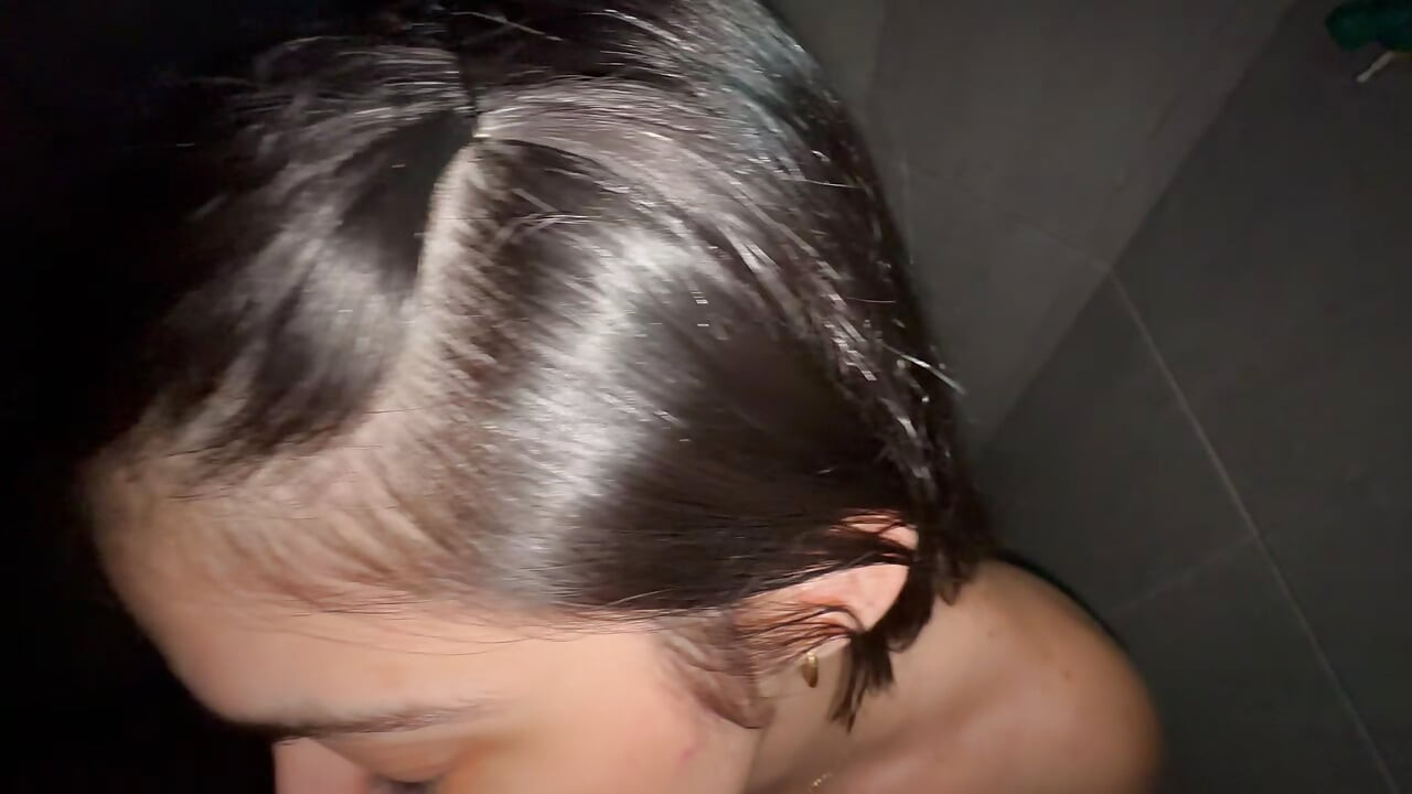 Ich nahm Kim mit in die Dusche und gab ihm eine schöne Überraschung