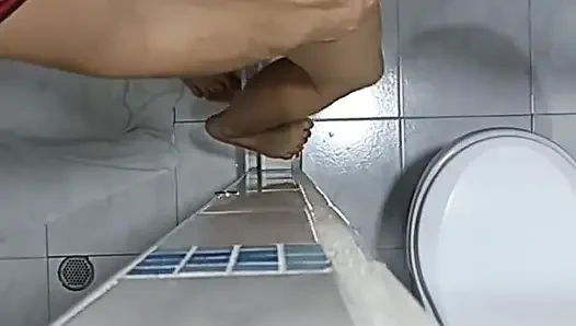 Горячий экшн в туалете