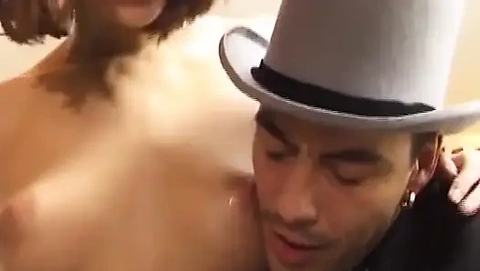 Эту крошку из Германии отдолбили в ее тугую киску в любительском видео