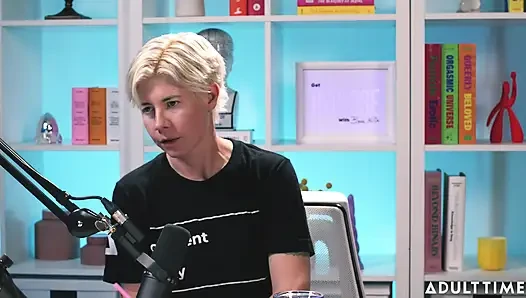 Эксгибиционизм, секстинг и развитие Lilly Bell | Время для взрослых, подкаст