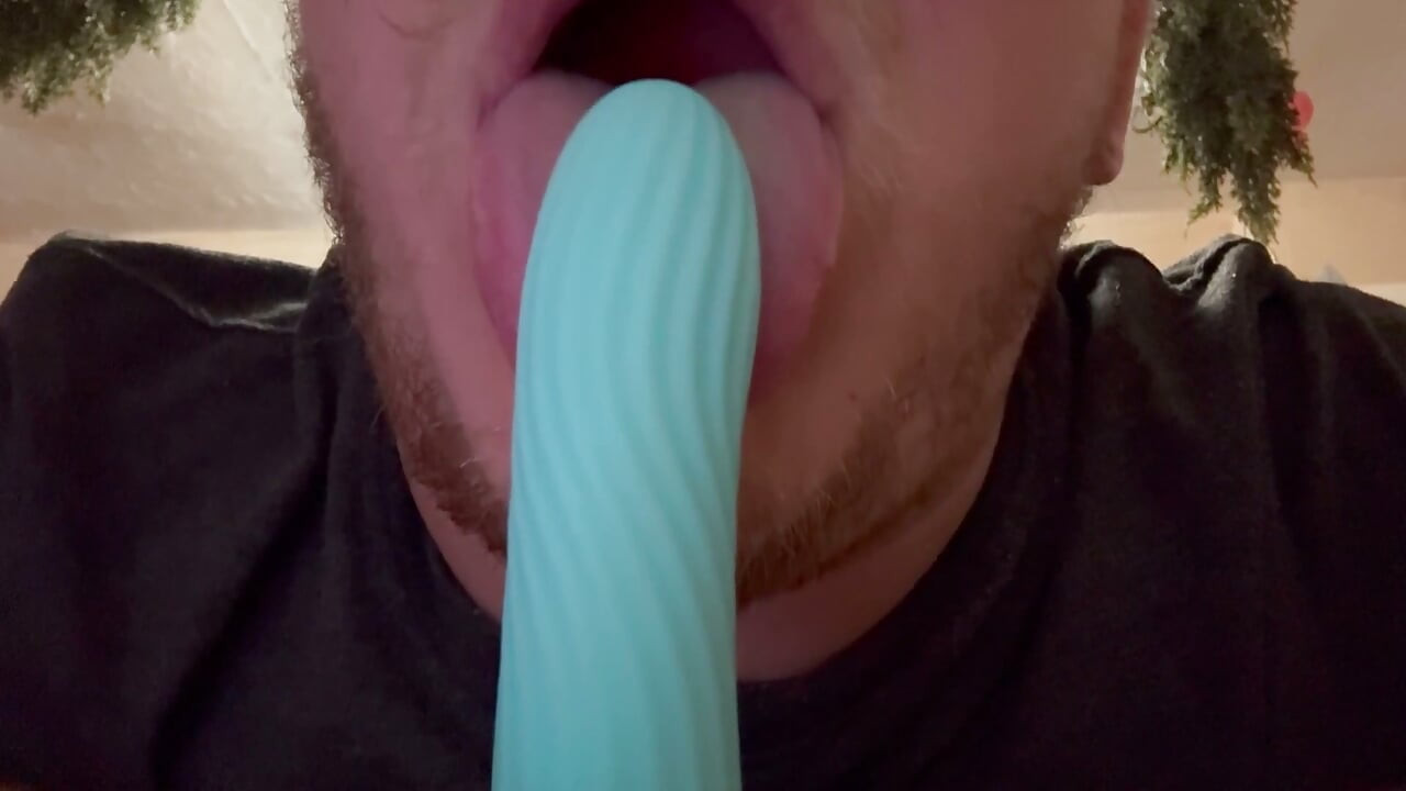 Sucking in Slow Mo - Dildo