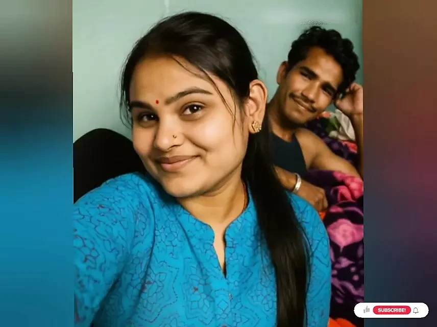 indisk desi by vacker styvsyster och styvbror härlig säng romantik kyss av -Snapchat143