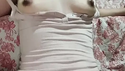 Делаю мою киску на батуте с этим прозрачным дилдо, который восхищает!!