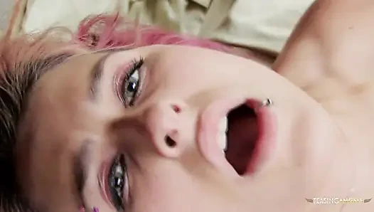 Si cantik rambut pink memeknya dientot dan dijilat