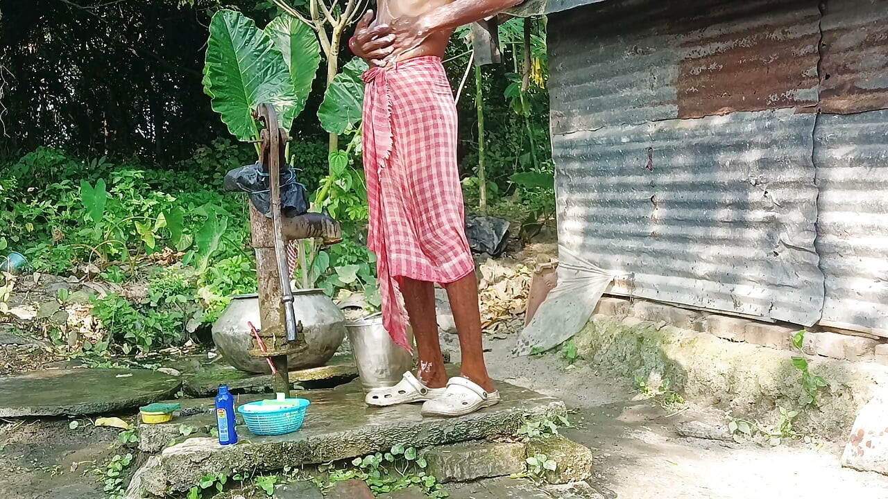Tha guy is to hot love this style bath