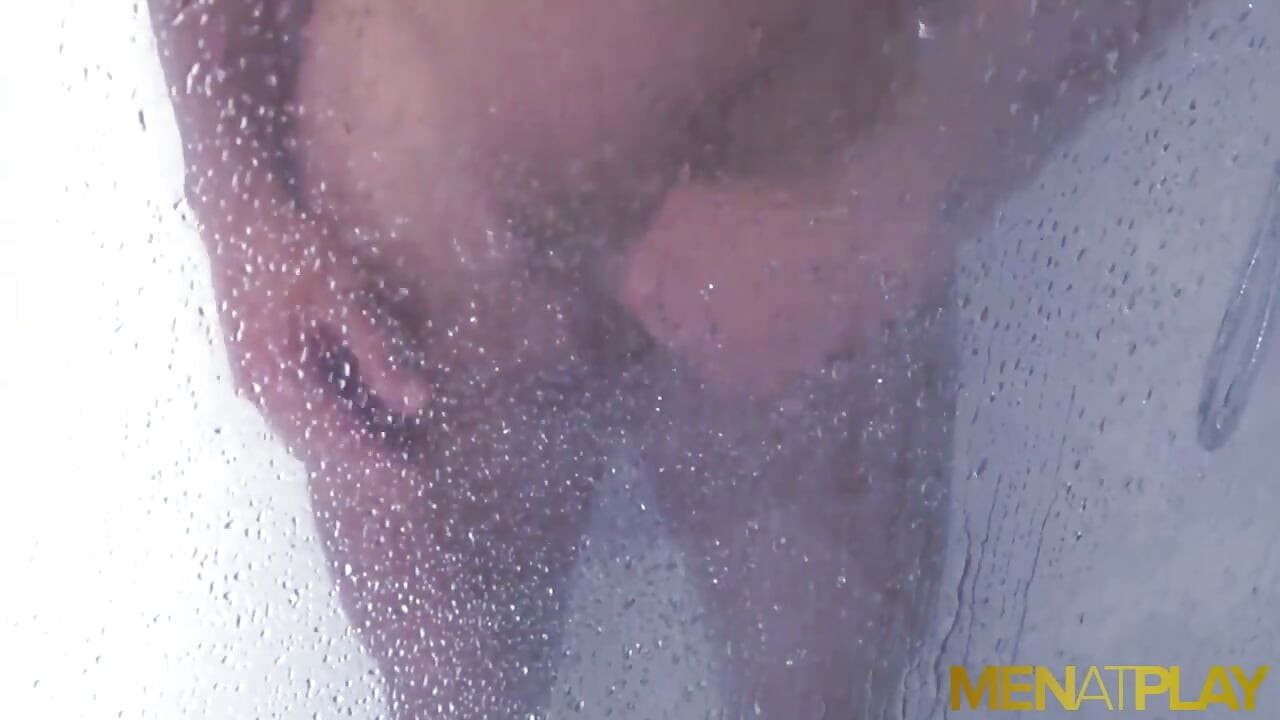 MENATPLAY - Suited bearded Hector De Silva cums on his shoes