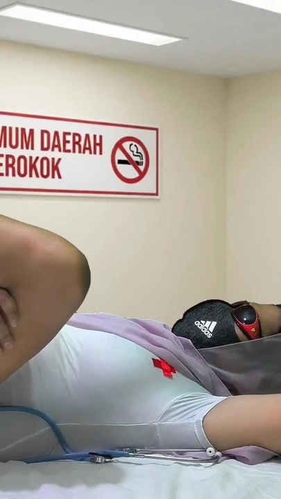 Hot chubby nurse came to a doctor to fucked him. | Clip 1