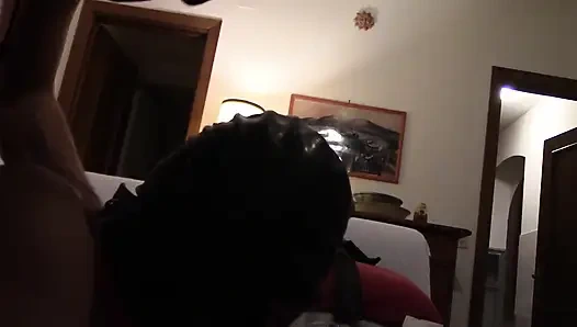 Laura связали и с кляпом-шариком во рту трахнули