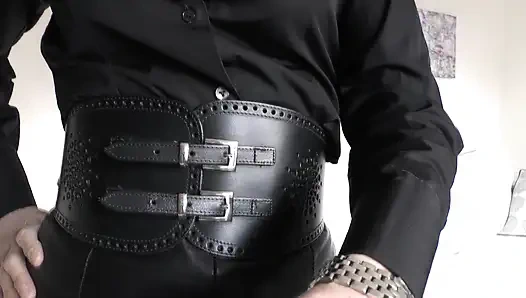 Широкие тугие ремни, часть 80, дама Виктория Валенте