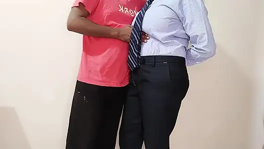 Hintli seksi kız okulda sikiliyor ve otelde müdürle seks yapıyor, ateşli Hintçe ses