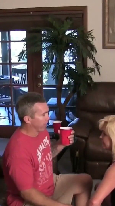 A Gentlemen's Club Entertainer That Can REALLY Entertain | Clip 2