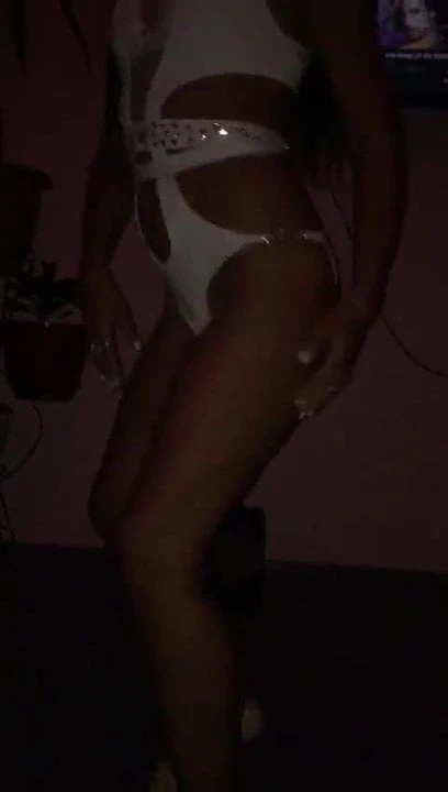 Russian Beauty Sexy Dance