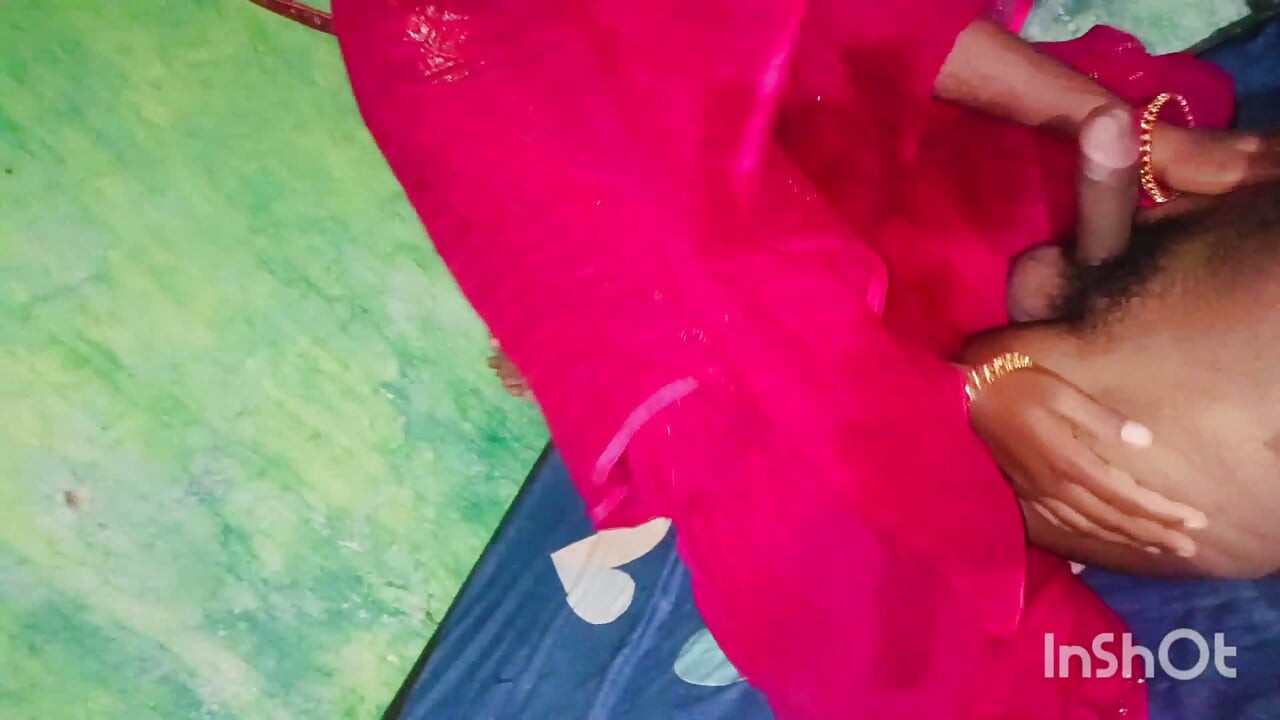 Desi seoska vruća bhabhi razbija krevet, chudai