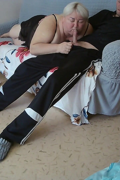 Mother-in-law Gives a Long Deep and High-quality Blowjob Before My Cumshot in Her Mouth