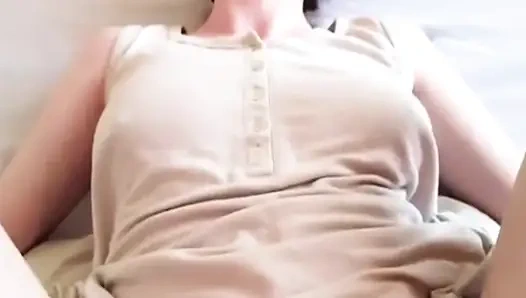 Sevimli genç kız (18+)